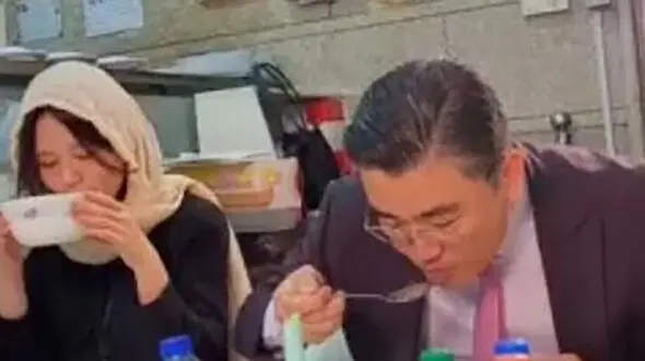 فیلم واکنش سفیر کره‌ جنوبی به کله‌ پاچه ایرانی!