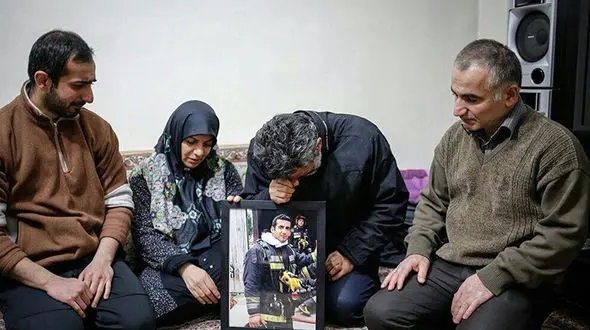 دیدار با خانواده حسین حسین زاده شهید آتش نشان حادثه پلاسکو+تصاویر