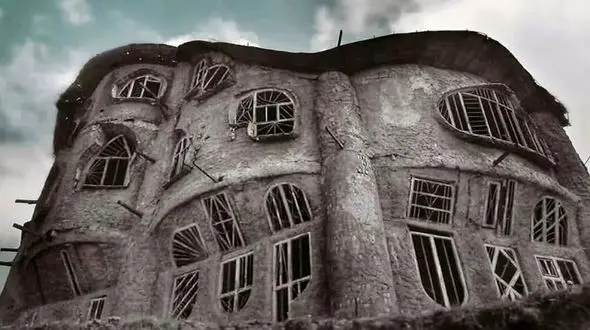 طوفانی در راه / سرگذشت دختر 8 ساله که از پرورشگاه فرار کرد