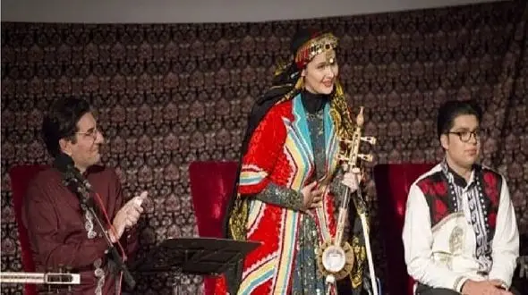 فیلم آواز محلی/ گلسو حشمت رجب زاده خرم آبادی ها رو به وجد آورده/ استادانه خوانده و نواخته