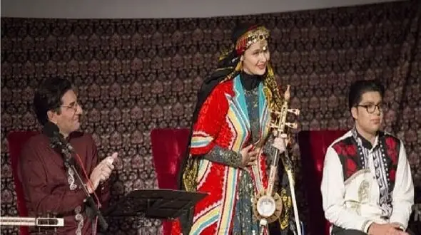 فیلم آواز محلی/ گلسو حشمت رجب زاده خرم آبادی ها رو به وجد آورده/ استادانه خوانده و نواخته