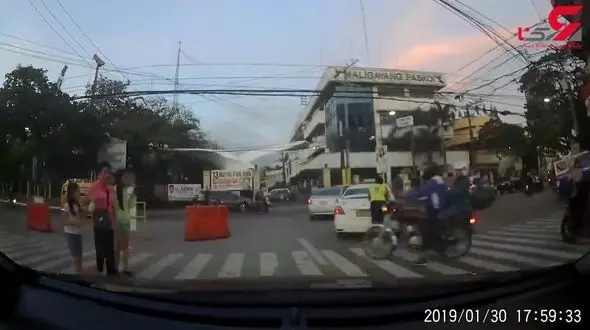 روش متفاوت برای جاجایی با تاکسی!+فیلم