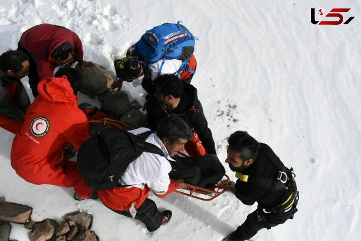 یک از 3  کوهنورد مفقود شده در تکاب پیدا شد