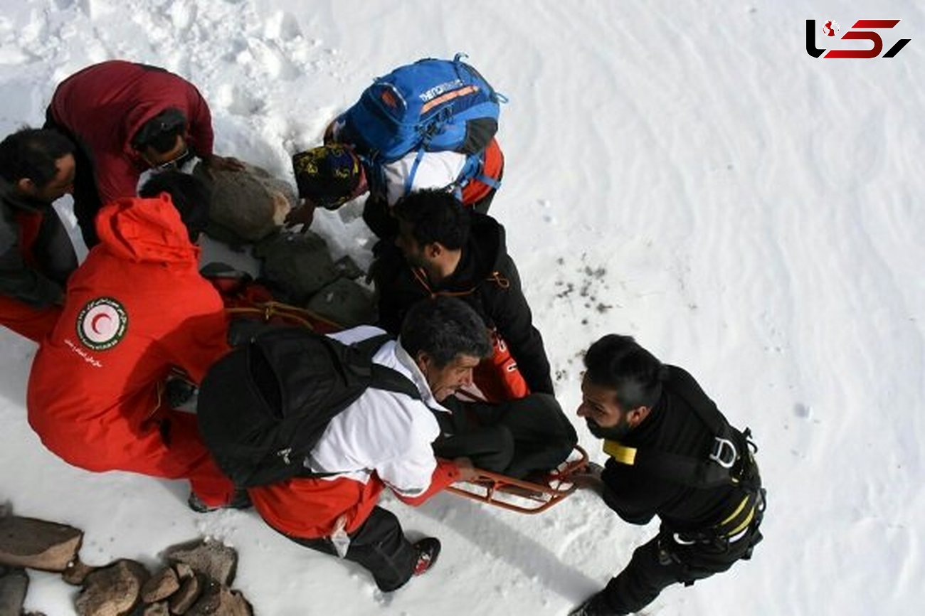 یک از 3  کوهنورد مفقود شده در تکاب پیدا شد