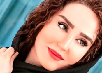 نگاهی به استایل رنگی و تینیجری  زنده‌یاد زهره فکور در ماشین خارجی و گران قیمتش