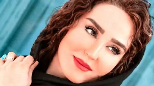 نگاهی به استایل رنگی و تینیجری  زنده‌یاد زهره فکور در ماشین خارجی و گران قیمتش