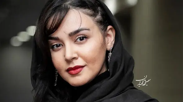 سفر در زمان / سلفی ماشینی ندا قاسمی، «شیرین» دوست‌داشتنی نون خ؛ چهره متفاوت بازیگر محبوب در یک قاب خودمانی