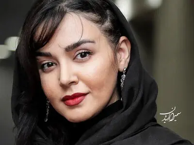عکس ها/ نگاهی به دکوراسیون منزل ندا قاسمی شیرین سریال نون خ /ترکیب مبلمان چستر با جزئیات کلاسیک
