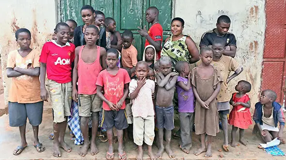 مریم 40 ساله 44 بچه به دنیا آورده است +تصاویر 