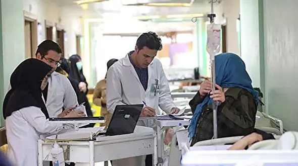 سایه سنگین معاونت درمان بر معاونت پرستاری؛ تعارض منافع یا سیاست گذاری اشتباه؟ / پرستاران: چرا نماینده‌ای در شورای عالی بیمه نداریم؟