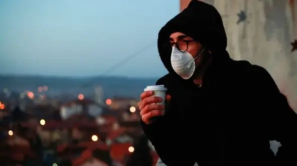 ۸ نوشیدنی مؤثر برای مقابله با آلودگی هوا