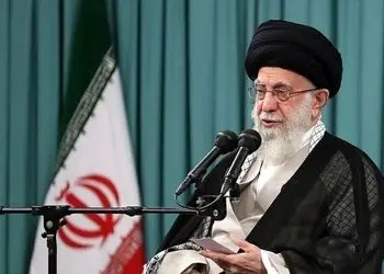 عکس/ گریم تاریخی علیرضا مهران در نقش رهبری انقلاب در سریال معمای شاه