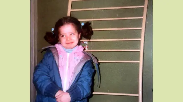 این دختربچه جذاب ترین خانم بازیگر ایران شد ! / حدس بزنید کیست ؟! 