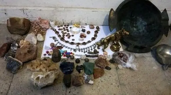 قاچاقچی عتیقه در رودبار به دام پلیس افتاد/به همراه جزییات 