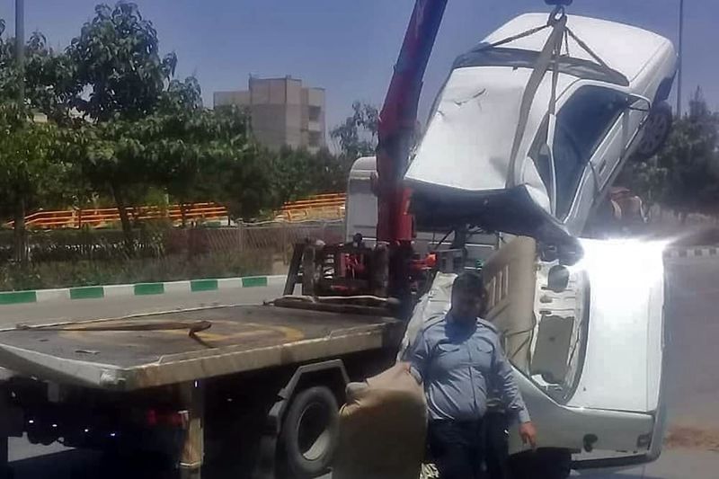 دو نیم شدن سواری پژوه 405 بدلیل تصادف عجیب 1