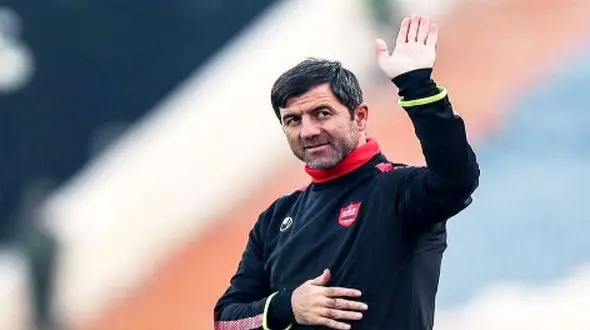 (عکس)نگاهی به امضای زیبا کریم باقری ستاره فوتبال ایران/ چه هنرمندانه و زیبا از اسمش استفاده کرده