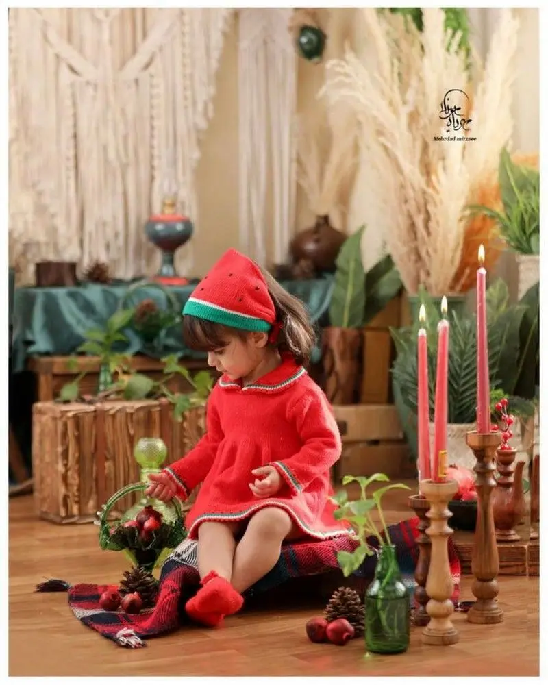 ژست عکس یلدا کودک | ژست عکس شب یلدا 1404 برای کودکان دخترانه و پسرانه آتلیه ای و در خانه