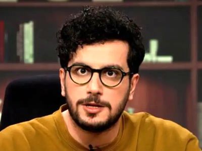 فیلم/  تیکه سنگین امیرحسین قیاسی به روحانی و ظریف با توضیح مکانیسم ماشه / مبصر کلاس رفت با مبصر کلاس بغلی مذاکره کرد... !