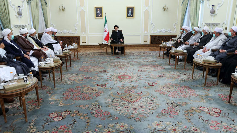  آیت الله سید ابراهیم رئیسی در دیدار با جمعی از علما و روحانیون اهل سنت