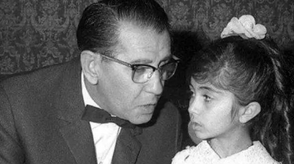 «لیلا فروهر» 9 ساله در صحنه ای از سلطان قلب ها؛ سال 46