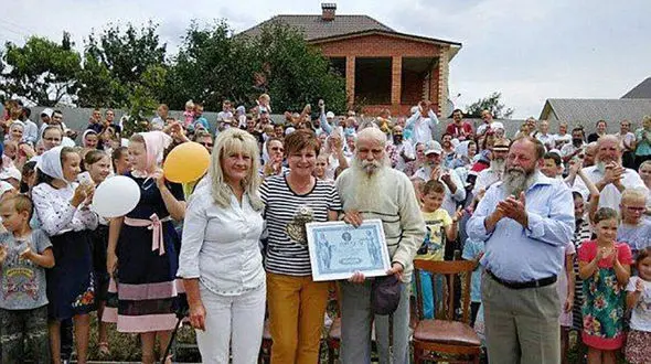 پر جمعیت ترین خانواده دنیا در گینس
