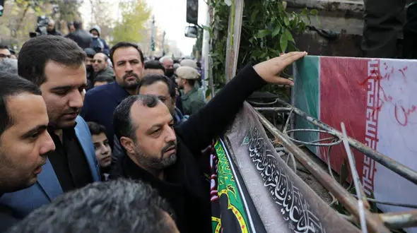 حضور وزیر اقتصاد در مراسم تشییع پیکر مطهر شهدای گمنام