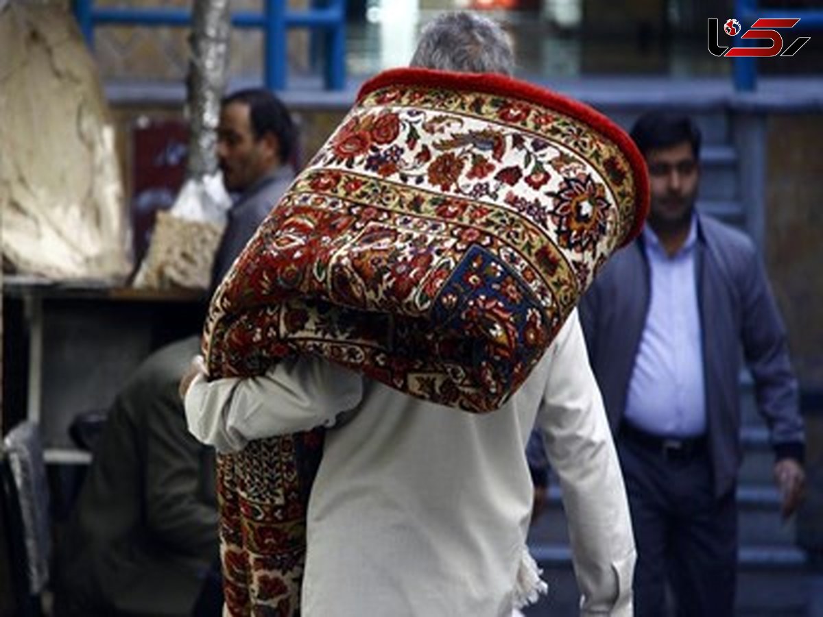 کاهش ۱۰ درصدی فروش فرش ماشینی/ فروشندگان فرش ماشینی به خاطر رکود شغلشان را عوض می‌کنند!