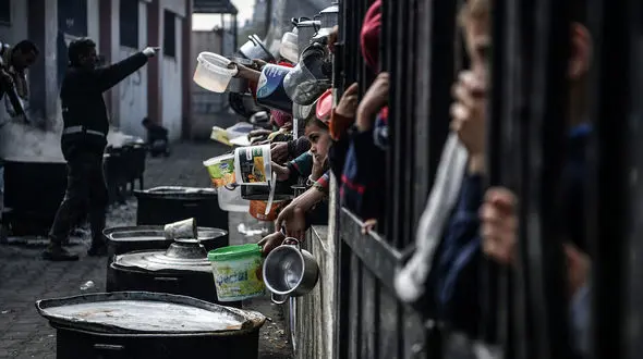 اسرائیل ده‌ها سازمان امدادرسان را از فعالیت در غزه منع می‌کند؛ هشدار ۱۰ کشور درباره تشدید رنج انسانی