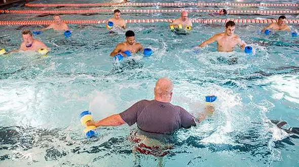 ورزش های آبی برای چه کسانی مفید است؟