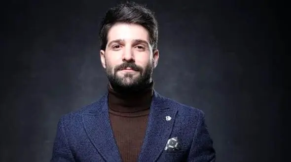 دانلود آهنگ شکوهمند و غمگین حمید هیراد به نام مرا صدا بزن برای بار آخر / مرا صدا بزن که جان نفس بگیرد…