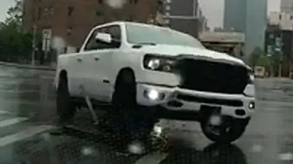 از حمله هند به پایگاه های پاکستان تا برخورد ماشین با موانع شهرداری