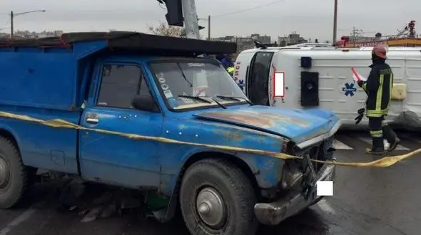 حادثه خونین برای آمولانسی با 4 سرنشین در چهارراه سپاه + عکس 