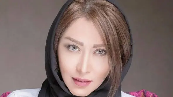 بازگشت سارا منجزی پور با ماشین لوکس حسرت برانگیزش ! + عکس