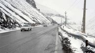 بارش برف در جاده کرج-چالوس/ هیچ یک از راه‌ها مسدود نیست