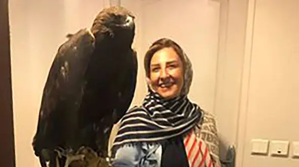  عقاب عظیم الجثه مرجانه گلچین + عکس 