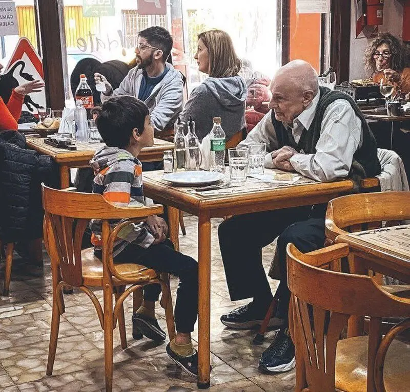 عکسی عاشقانه که دل خیلی ها را به درد آورد
