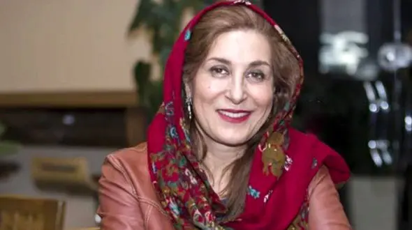 فیلم بحث و جدل فاطمه معتمد آریا با تذکر دهنده حجاب در خیابان / بی اعتنایی خانم بازیگر به مخالفان بدحجابی اش