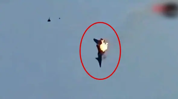 هواپیمای آموزشی نیروی هوایی در بنگلادش سقوط کرد