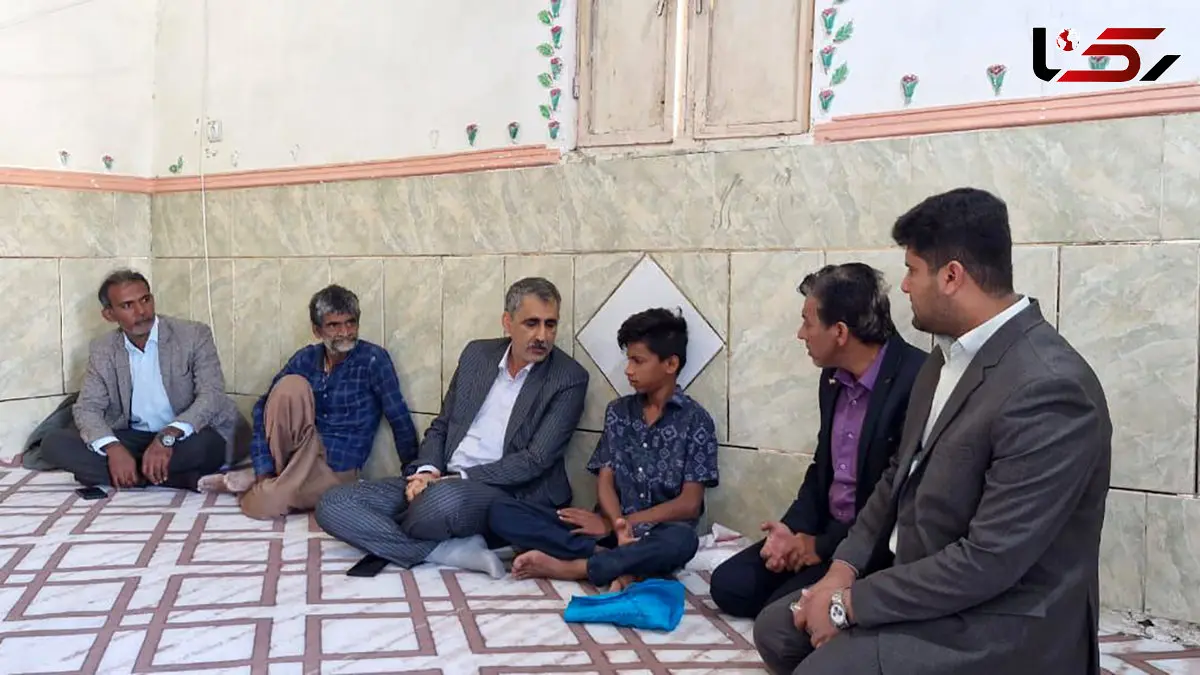 بازگشت الهیار بارانی، قهرمان سیل به مدرسه بعد از دو سال ترک تحصیل