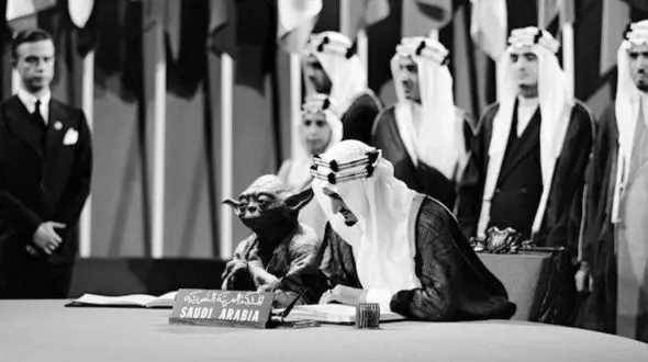 عکس دردسرساز پادشاه سابق عربستان با موجود فضایی!