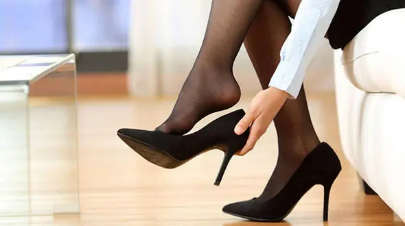 جلوگیری از پوشیدن کفش پاشنه بلند+عکس