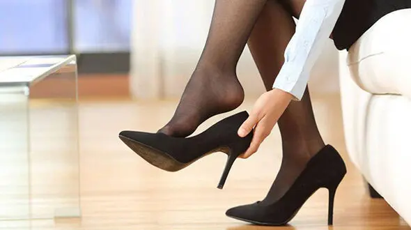 جلوگیری از پوشیدن کفش پاشنه بلند+عکس