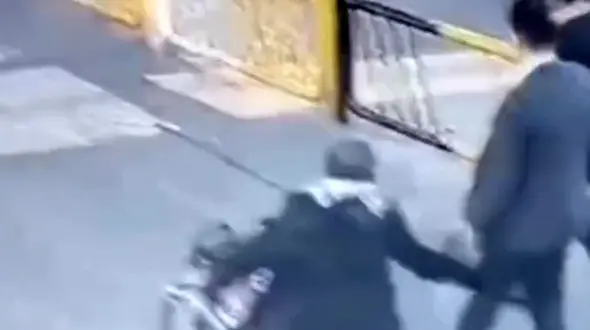 دستگیری کیف‌قاپ معروف قم در صحنه جرم / پلیس با ویدئوی لحظه سرقت او را ردیابی کرد