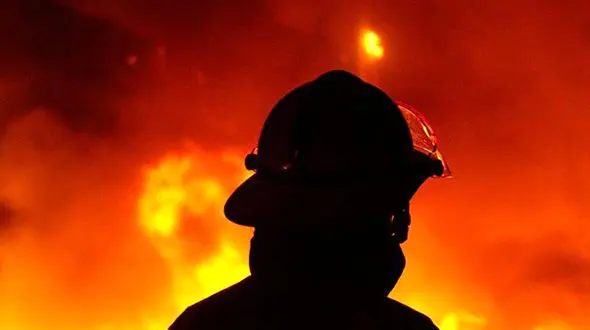 خودرو ۲۰۶ یک دفعه آتش گرفت