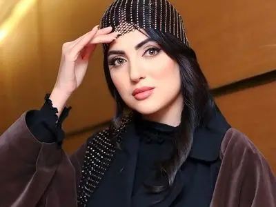 سلفی هلیا امامی با بابانوئل و استقبال زودهنگام این هنرمند از سال نو میلادی و کریسمس!