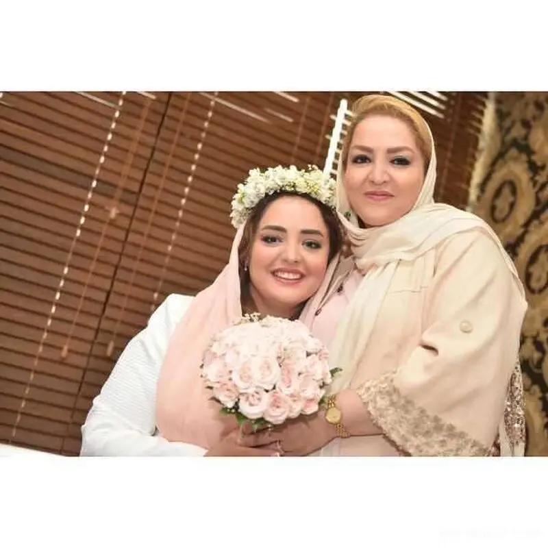 عکس نرگس محمدی و مادرش