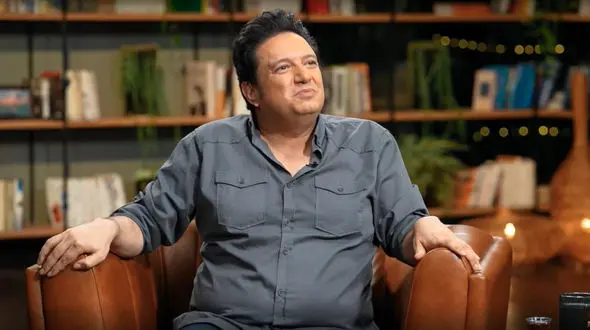 گروس عبدالملکیان: شاعر کشف نمی‌کند، پنهان می‌کند/ شعر حسودترین معشوق دنیاست + فیلم