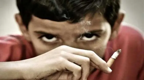 فروش سیگار به زیر ۱۸ ساله ها ممنوع است / مصرف دخانیات در اماکن عمومی ممنوع! 