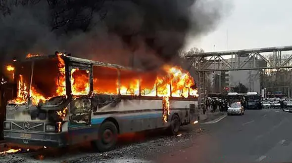 آتش سوزی اتوبوس با 40 مسافر زن و مرد و کودک در اردبیل