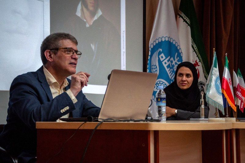گزارش تصویری روز اول هفتهٔ زبان روسی دانشکدهٔ زبان‌ها و ادبیات خارجی دانشگاه تهران